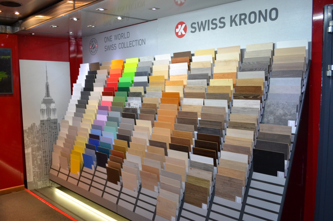 фото Выставка декоров ламината Swiss Krono